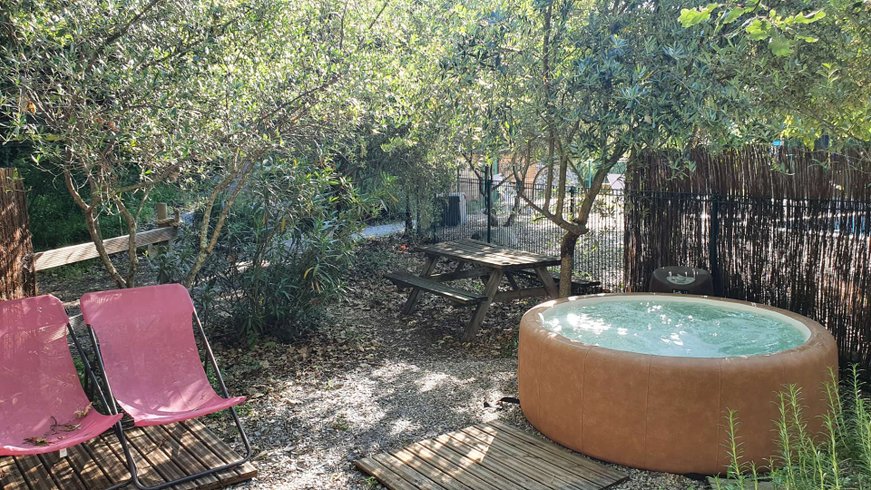 Hébergement AbracadaRoom : Tipi Lodge avec spa privatif - Image 2