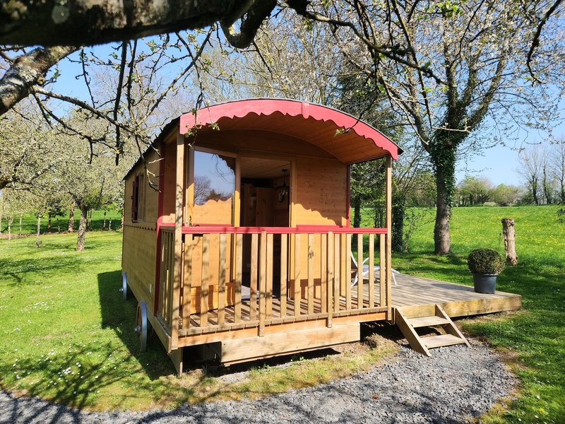 Hébergement AbracadaRoom : La Roulotte & spa - Image 4