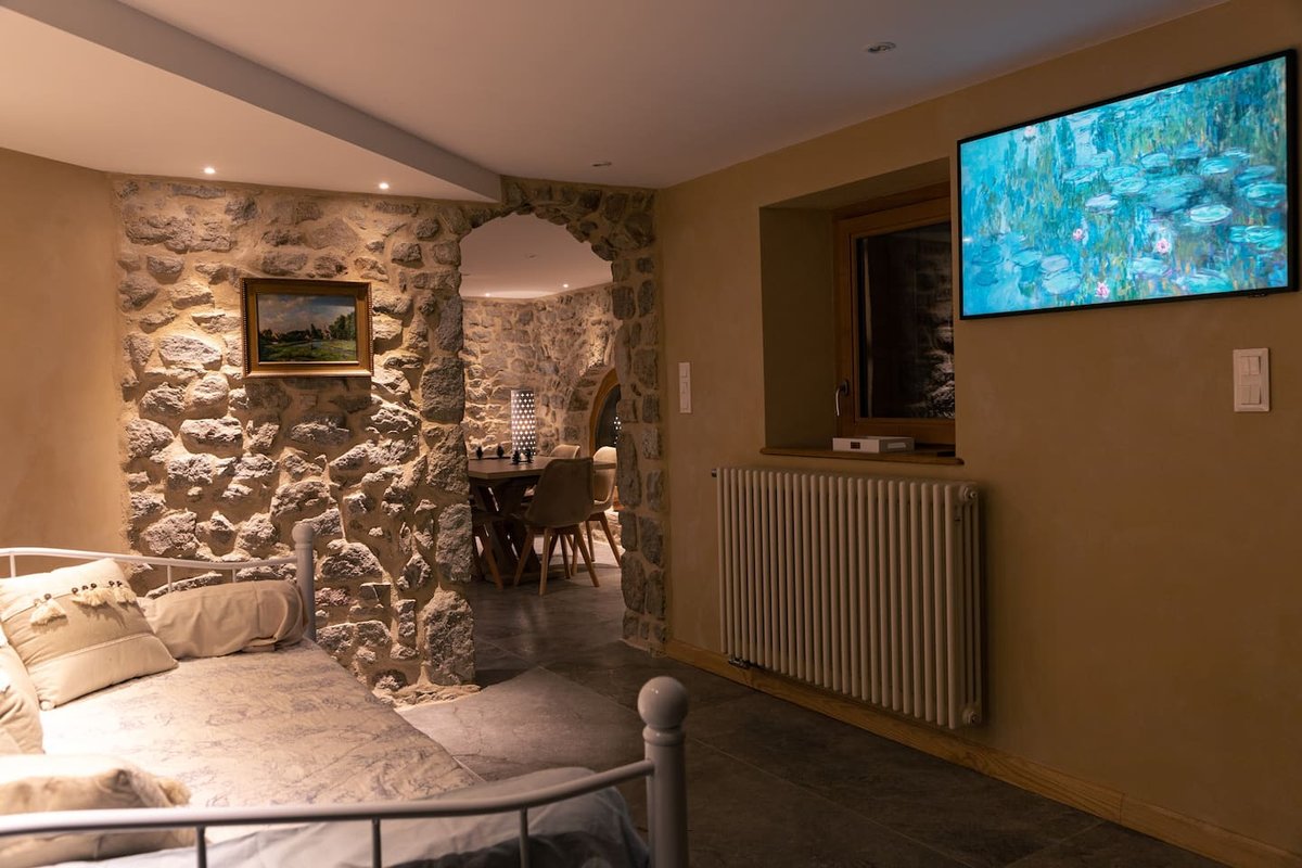 La Chapelle-Moulin & SPA - Nuit romantique "dans une cascade" à Bourg-Argental (18)