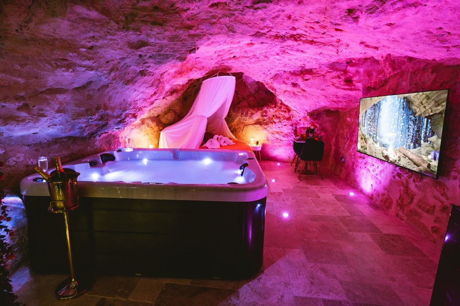 Hébergement AbracadaRoom : La Grotte Fleurie & Spa - Image 6