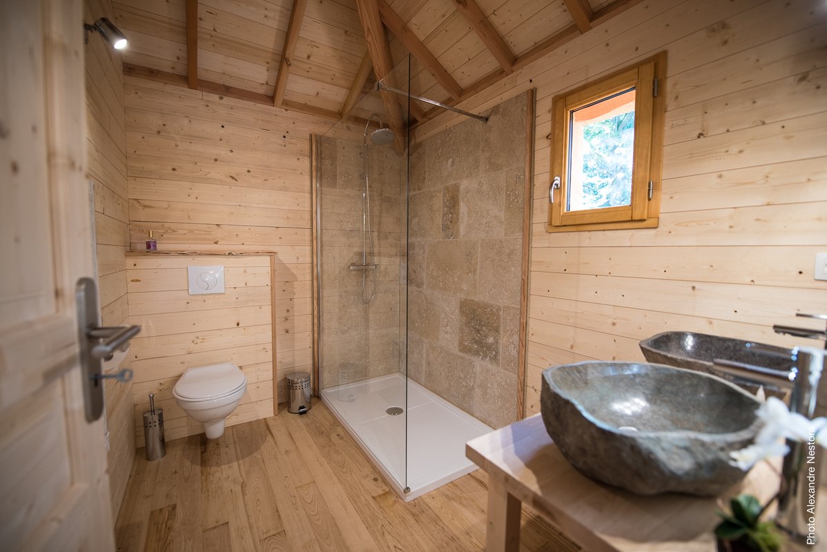 douche à l'italienne-cabane dans les arbres-séjour insolite en famille-centre-abracadaroom