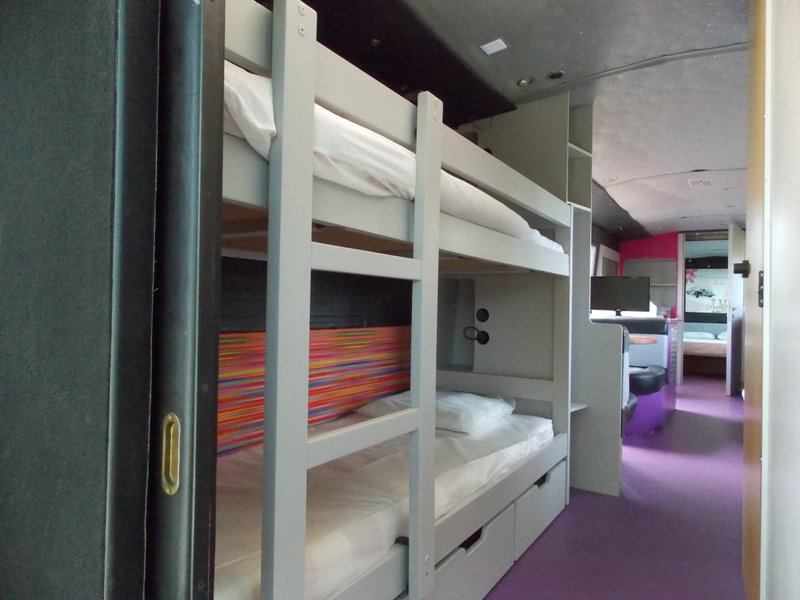 Hébergement AbracadaRoom : Le Bus Vip Star – 5 places - Image 6