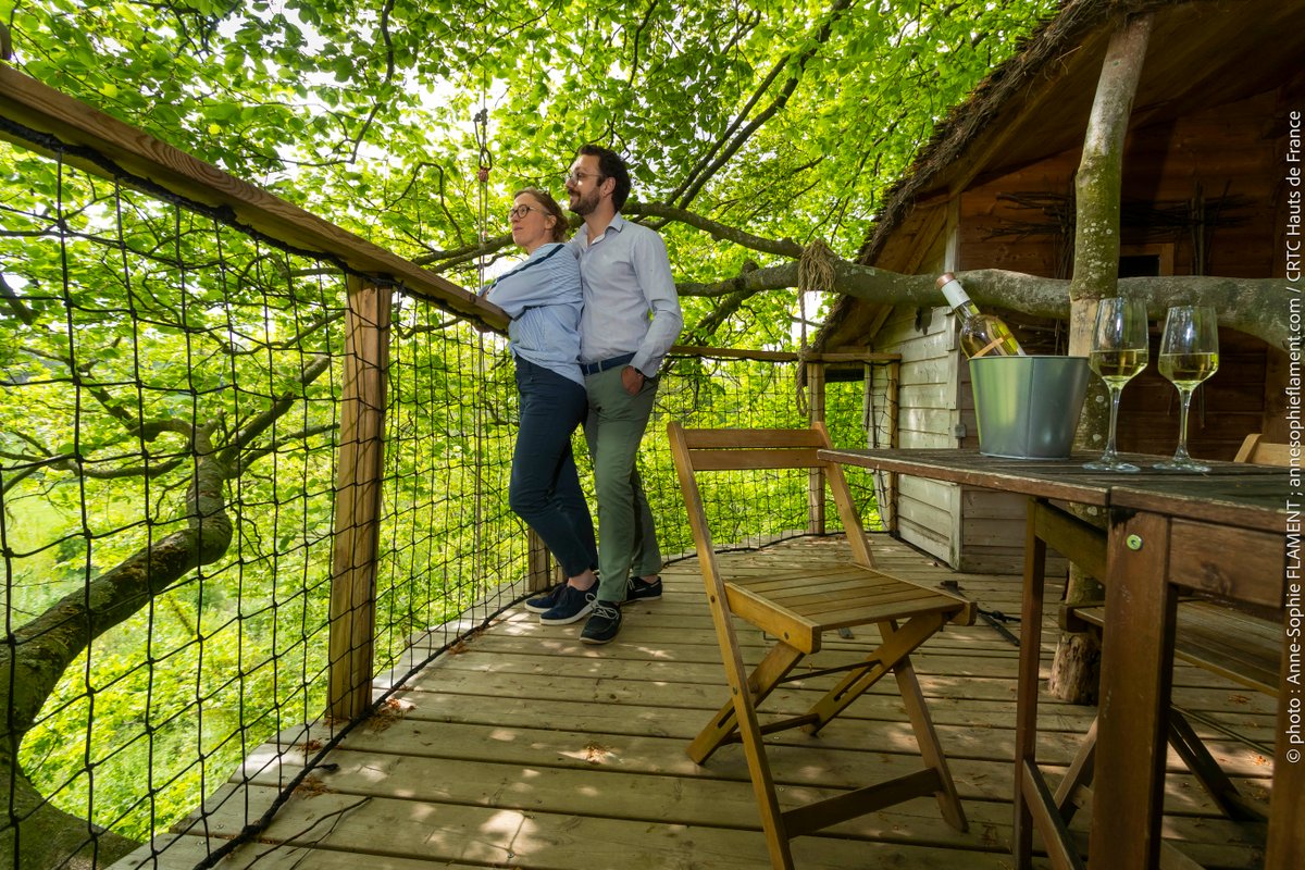 La cabane Haut-Perchée & Spa à Wail (4)