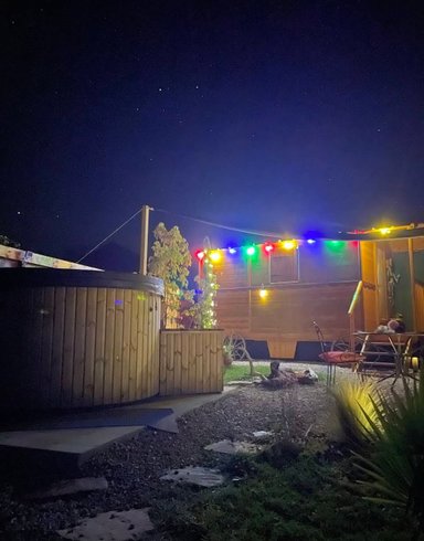 Hébergement AbracadaRoom : la Roulotte D'elfes & spa (climatisée) - Image 1