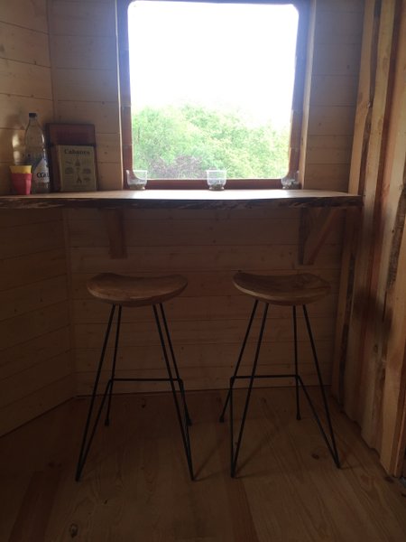 coin repas-pyrenees-sejour insolite-cabane dans les arbres-abracadaroom