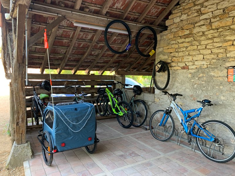 Domaine AbracadaRoom : Bed and Bourgogne - Image 3