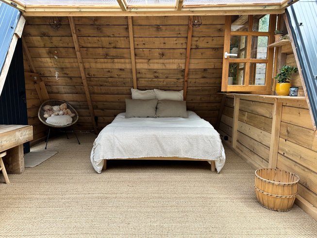 Hébergement AbracadaRoom : Tipi en bois avec petit-déjeuner et accès piscine - Image 3