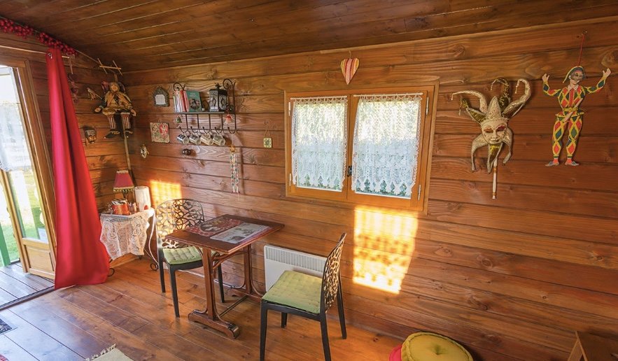 espace repas-roulotte-brauderie-abracadaroom