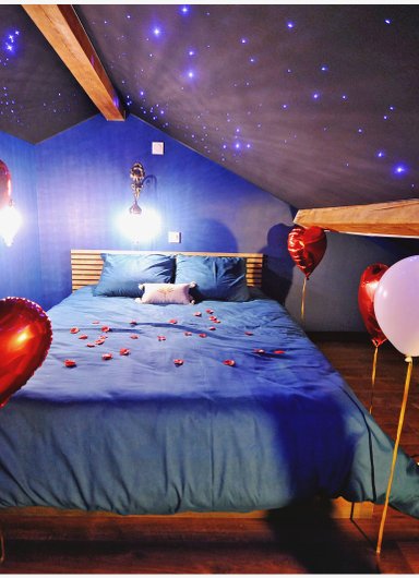 La suite 7ième ciel ÉTOILÉ, SPA XXL, 5 min du centre à Bourgoin Jallieu