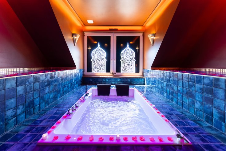 Hébergement AbracadaRoom : Le Palais des Mille et Une Nuits - Love Room, Jacuzzi, Pièce Secrète - Image 10