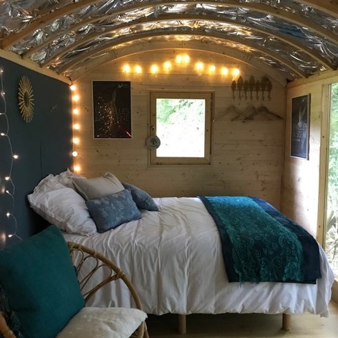 Hébergement AbracadaRoom : La roulotte "Dentelles et enchantements" - Image 2