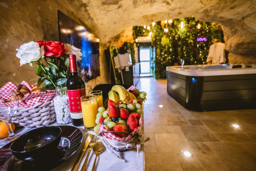 Hébergement AbracadaRoom : La Grotte Fleurie & Spa - Image 3