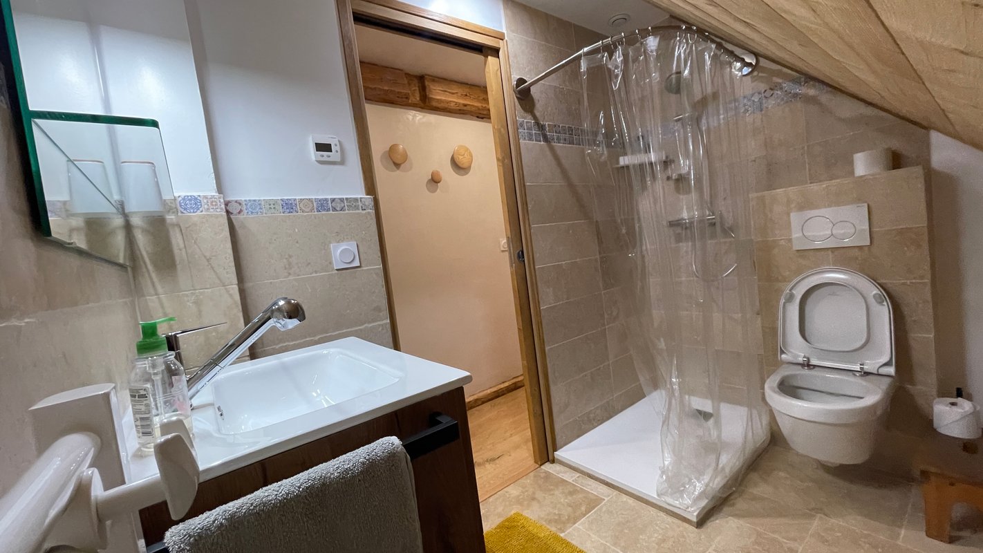 Chambre Bétoine à Taninges (2)