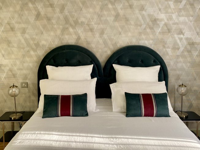 Hébergement AbracadaRoom : Chambre Aventurine – chambre double élégante avec salle de bain – Maison Balmelle Gramat - Image 2