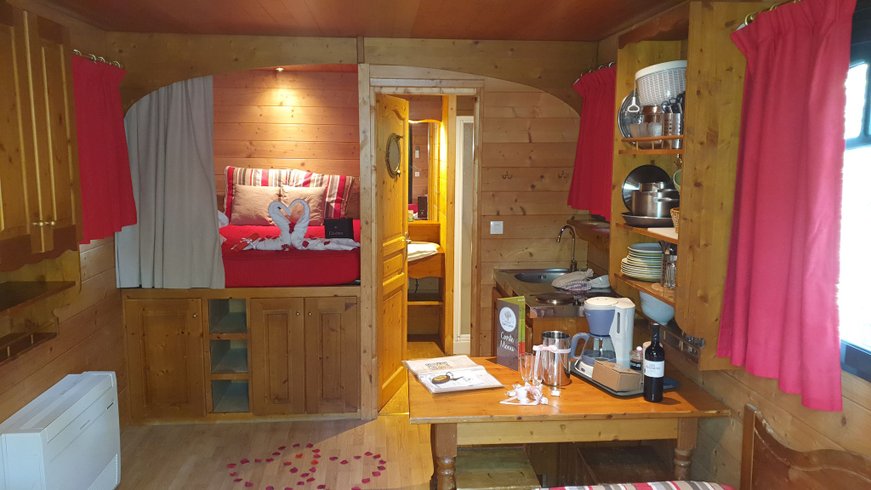 Hébergement AbracadaRoom : Roulotte gîte Nuit d'Amour & SPA - Image 5