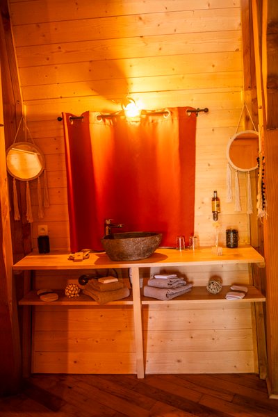 Hébergement AbracadaRoom : La Cabane la Vigne & Spa - Image 6