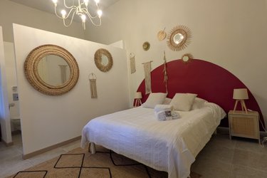 Chambre d'hôte La Loge Pourpre du Château Ste Colombe à Saint Genies Des Mourgues (1)