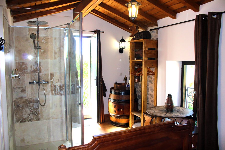 Hébergement AbracadaRoom : Chambre Viking dans le Beaujolais - Image 8