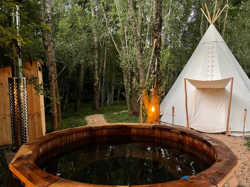 Hébergement AbracadaRoom : Tipi Leïka & Spa du Wakanda Lodges - Image 1