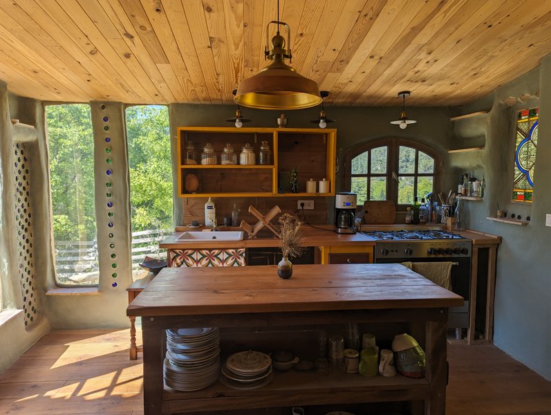 Hébergement AbracadaRoom : Maison organique à la mauvaise herbe - Image 1