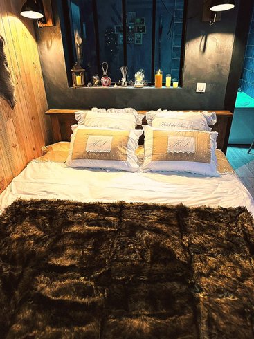 Hébergement AbracadaRoom : Chalet Romantique Spa & Ciné Privé / 10 min centre - Image 9