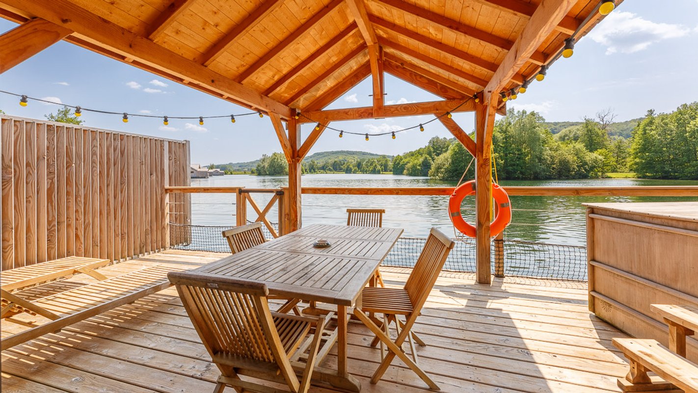 Cabane sur l'eau avec bain nordique à Beauchamps (9)