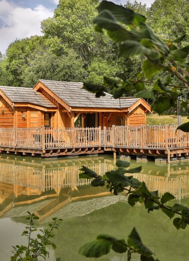 Cabane du Lac & Spa à Saint- Martin Des Combes