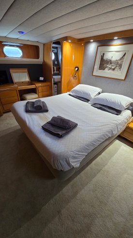 Hébergement AbracadaRoom : Dormez sur un yacht de 22 mètres aux Sables d'Olonne ! - Image 6
