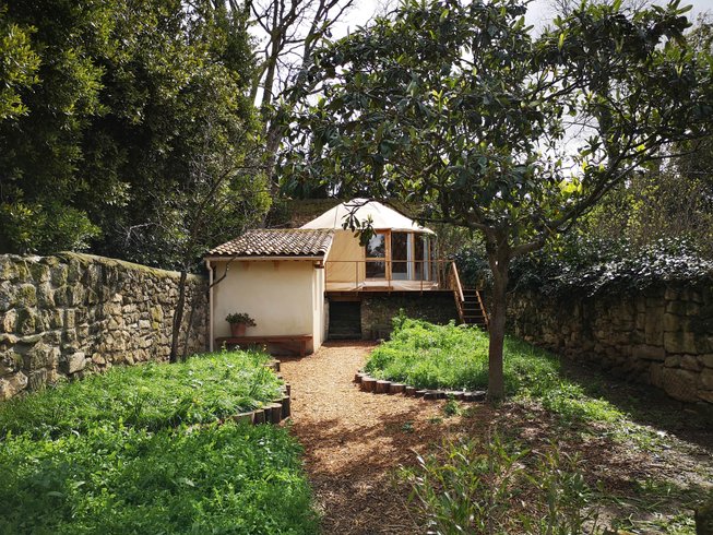 Hébergement AbracadaRoom : Yourte au coeur du village de Fontvieille - Image 3