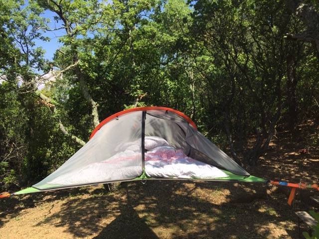 tente suspendue-insolite-nature-paysage-var-abracadaroom