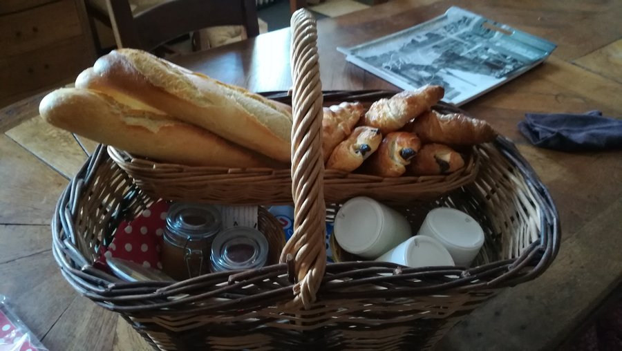 petit-déjeuner-roulotte-séjour insolite-famille-centre-abracadaroom