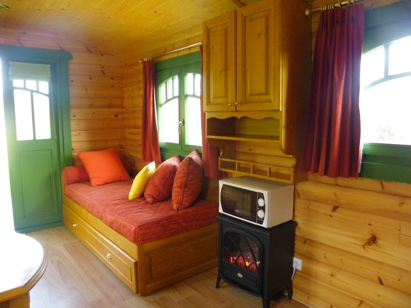 Hébergement AbracadaRoom : Roulotte-Gîte - Image 7