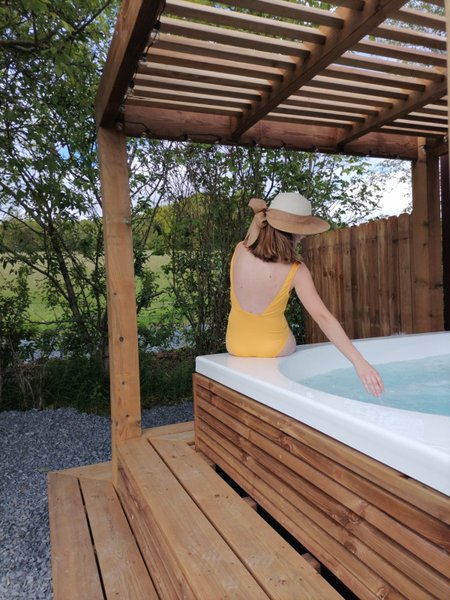 Hébergement AbracadaRoom : La Roulotte Kala et son spa jacuzzi - Image 3