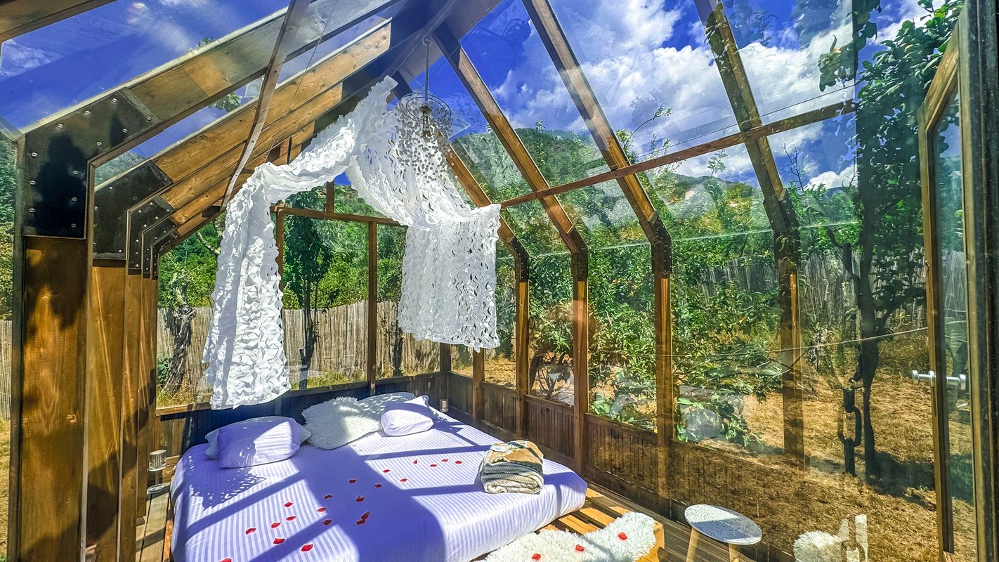 Chalet en verre sous une pluie d’étoiles à Biot (4)