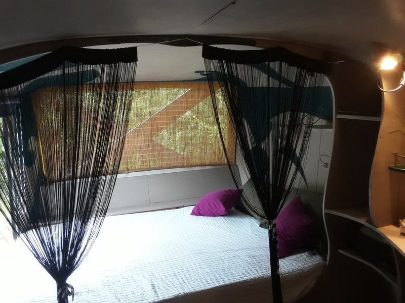 Hébergement AbracadaRoom : Le Bus du bois de Mondon - Image 10