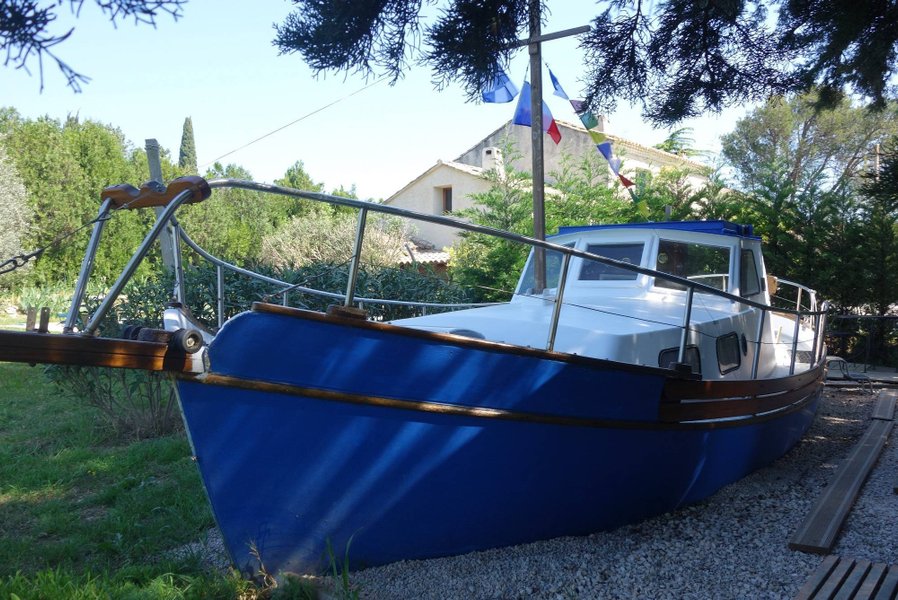 bateau du mas d'acanthe