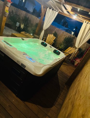 Hébergement AbracadaRoom : Roulotte de l’île du Rhin & Spa - Image 3