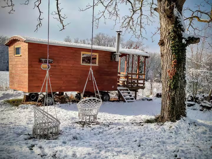Hébergement AbracadaRoom : La petite roulotte de Vallin | Nature | Cosy - Image 14