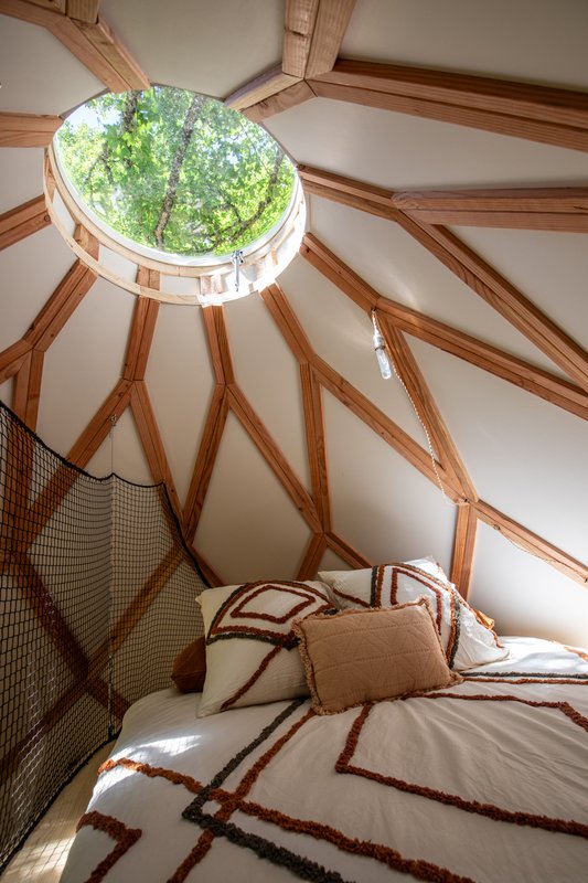 La Pomme de Pin Perchée, cabane romantique pour 2 à Autrans (19)