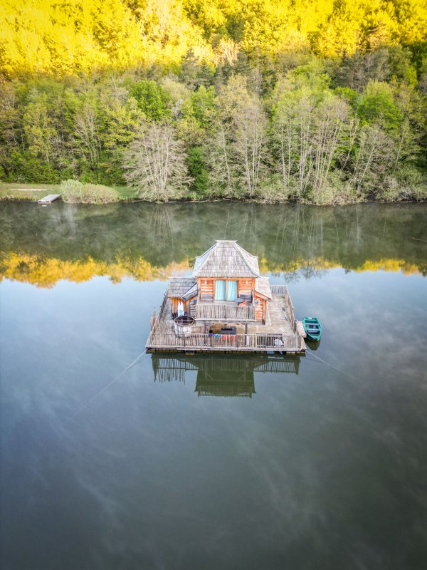 Cabane flottante Spa - Martin pêcheur à Vernois Les Vesvres (51)