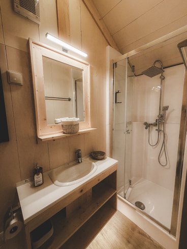 Hébergement AbracadaRoom : Cabane Luna - Lodge cocon au cœur de la nature, calme & bien-être, réservé aux adultes • linge & ménage inclus • climatisation réversible • cuisine équipée - Image 7
