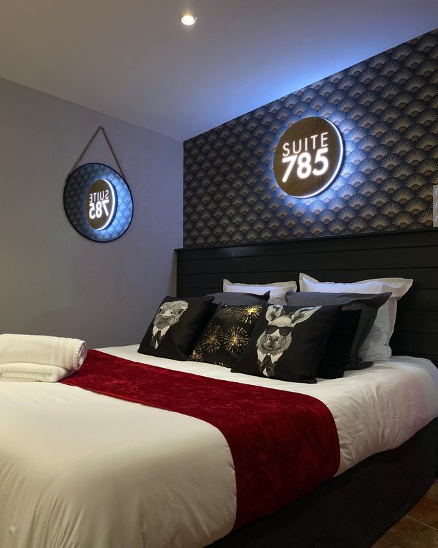SUITE 785 CHAMBRE  ROMANTIQUE  SPA JACUZZI SAUNA à Montauban (11)