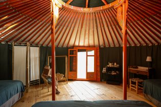 Yourte avec piscine partagée, vue panoramique