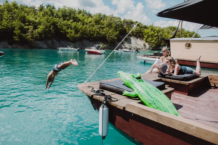 Hébergement AbracadaRoom : Toue Cabanée du Lac de Serre Ponçon - 3 - Image 3