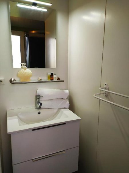 Domaine AbracadaRoom : Cottage Flottant Insolite - Image 7