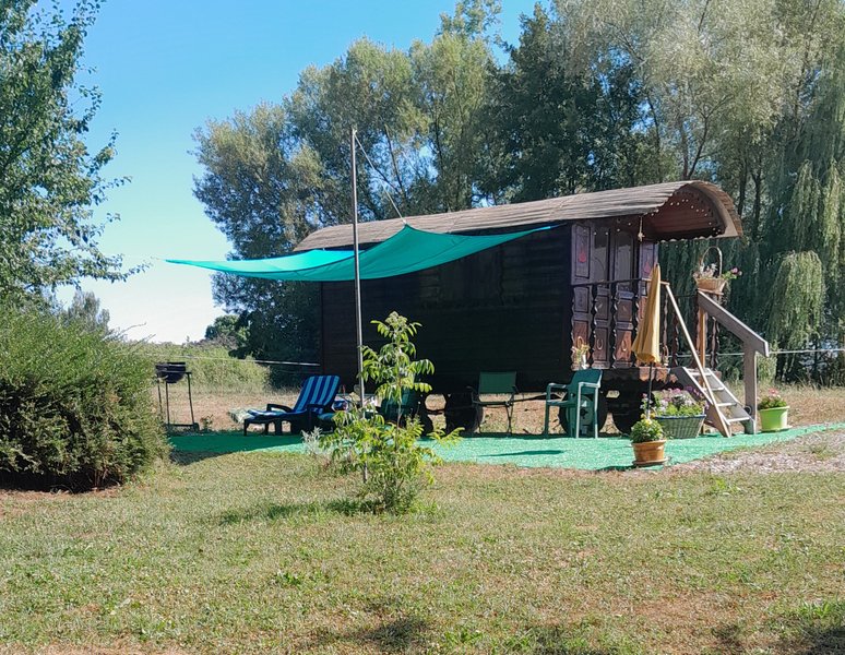 Domaine AbracadaRoom : La Roulotte au bord de l'étang - Image 1