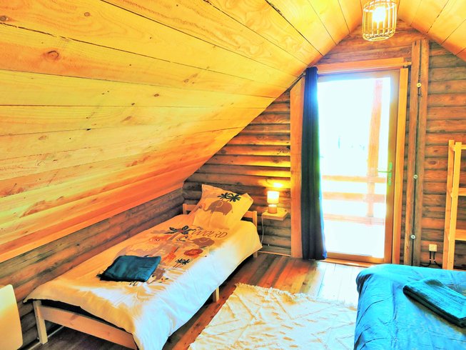 Hébergement AbracadaRoom : Authentique chalet en rondins avec spa en pleine nature - Image 4