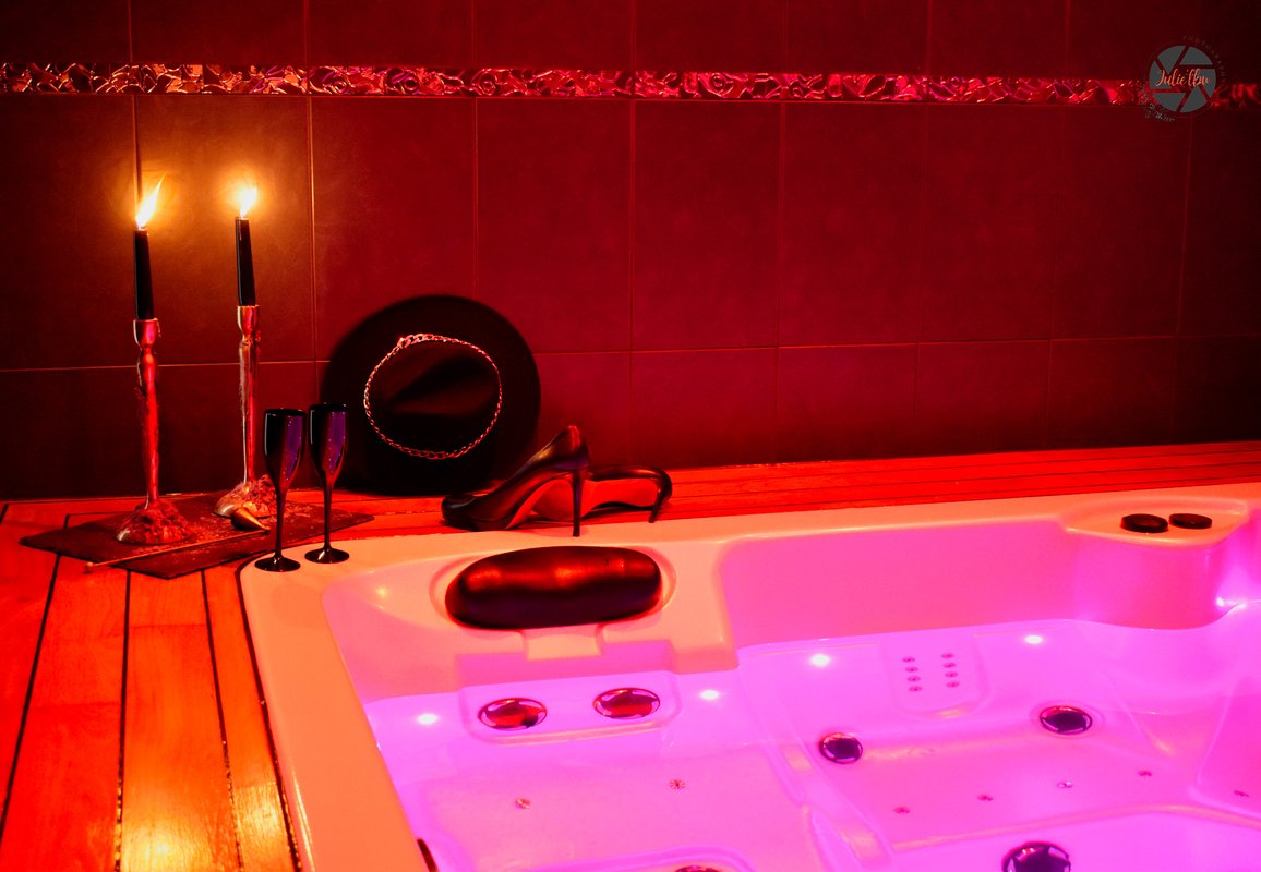 SUITE 785 CHAMBRE  ROMANTIQUE  SPA JACUZZI SAUNA à Montauban (5)