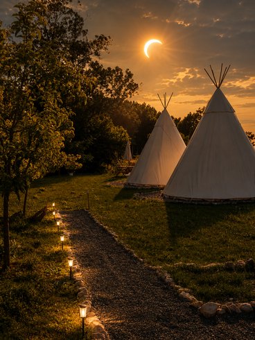 Hébergement AbracadaRoom : Tipi nature, coucher de soleil et petit-déjeuner - Image 1