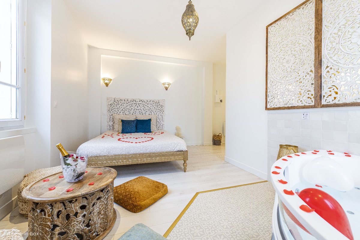 Suite 1001 nuits avec Jacuzzi 15min Disney à Nanteuil Les Meaux (5)